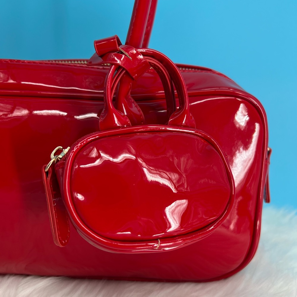 Vibrant Red Glossy Shoulder Bag with Cylindrical Design - Picture 5 of 9